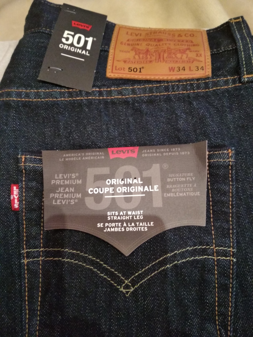 Джинсы 34 34. Levis Premium 501 мужские. Levis 501 бирка. Этикетка Levis 501. Задняя бирка 501 левайс.