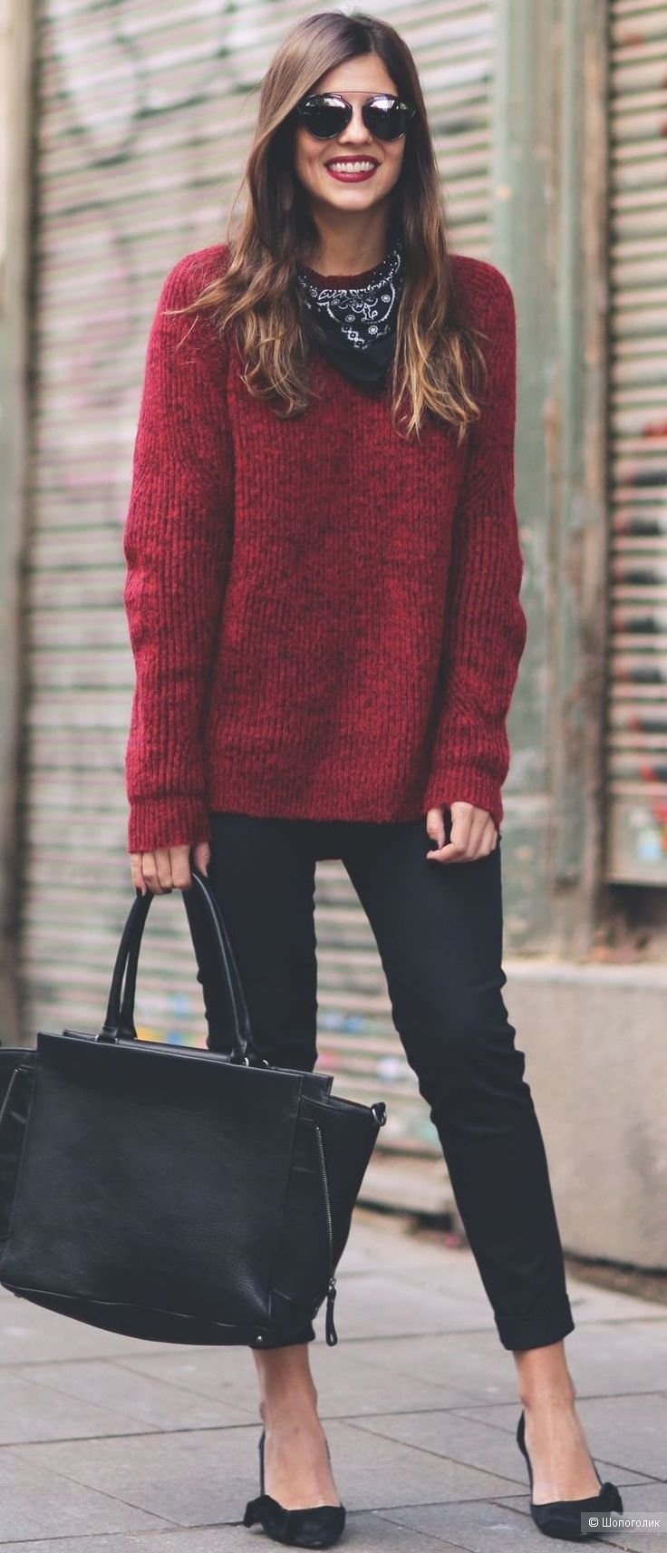 Луки с бордовым свитером