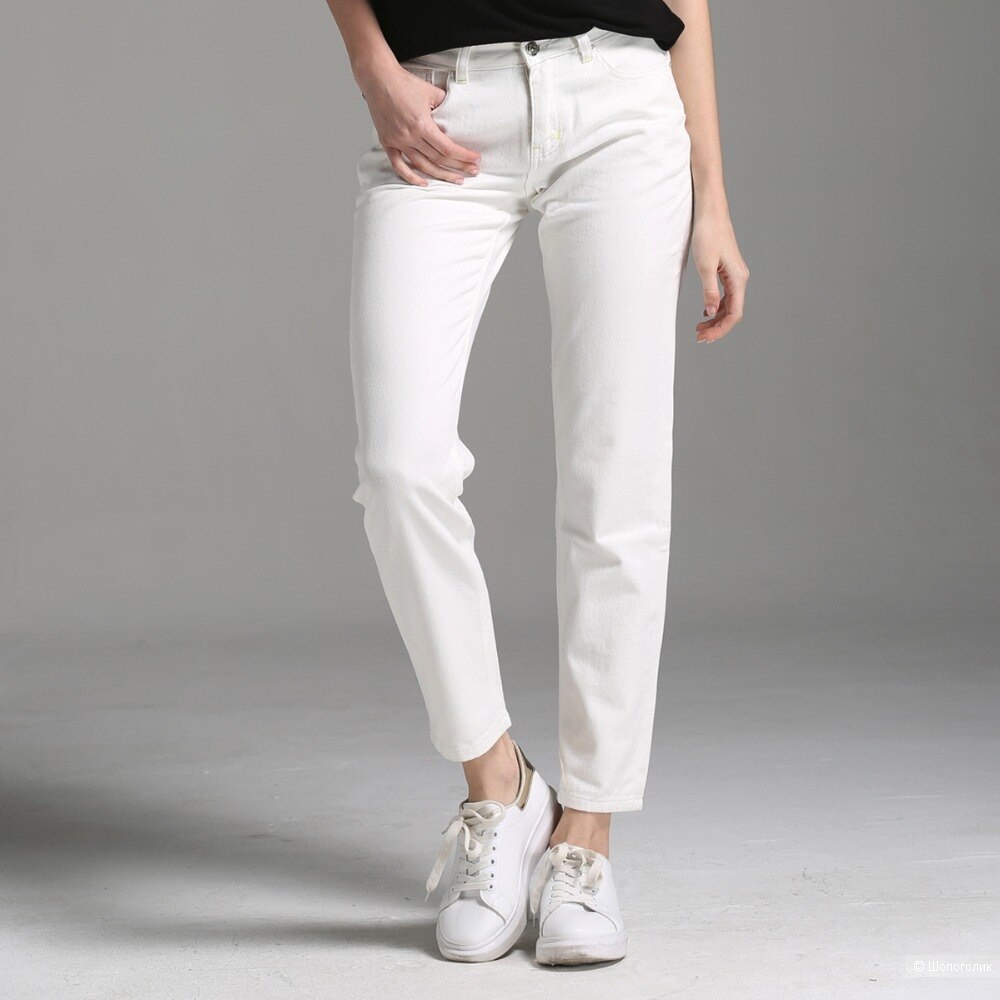 Красивые белые джинсы
