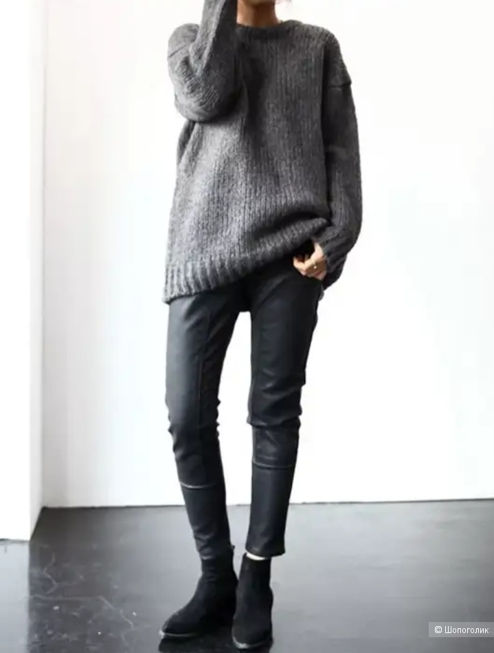 Черные брюки и свитер