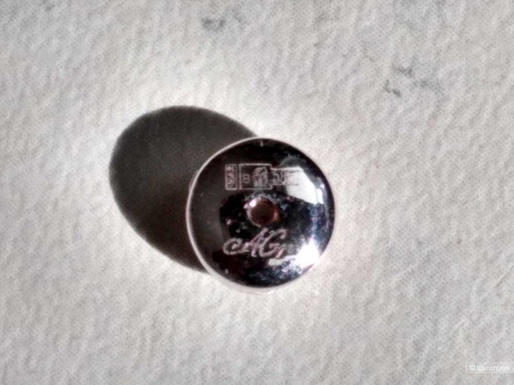 Серьги пусеты из белого золота 585 пробы с бриллиантами и родолитами.