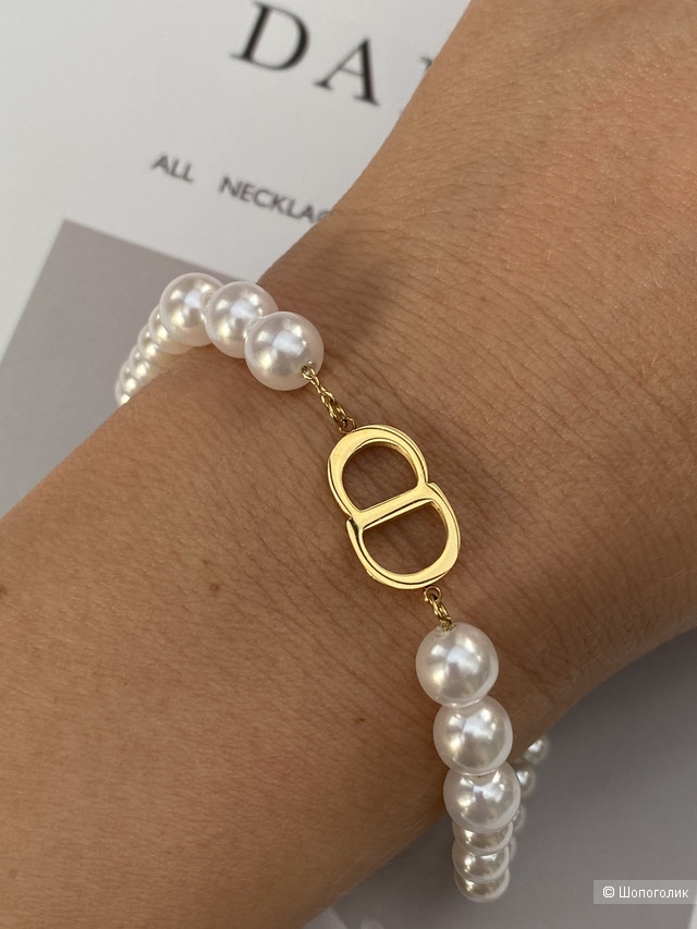 Браслет с логотипом CD.