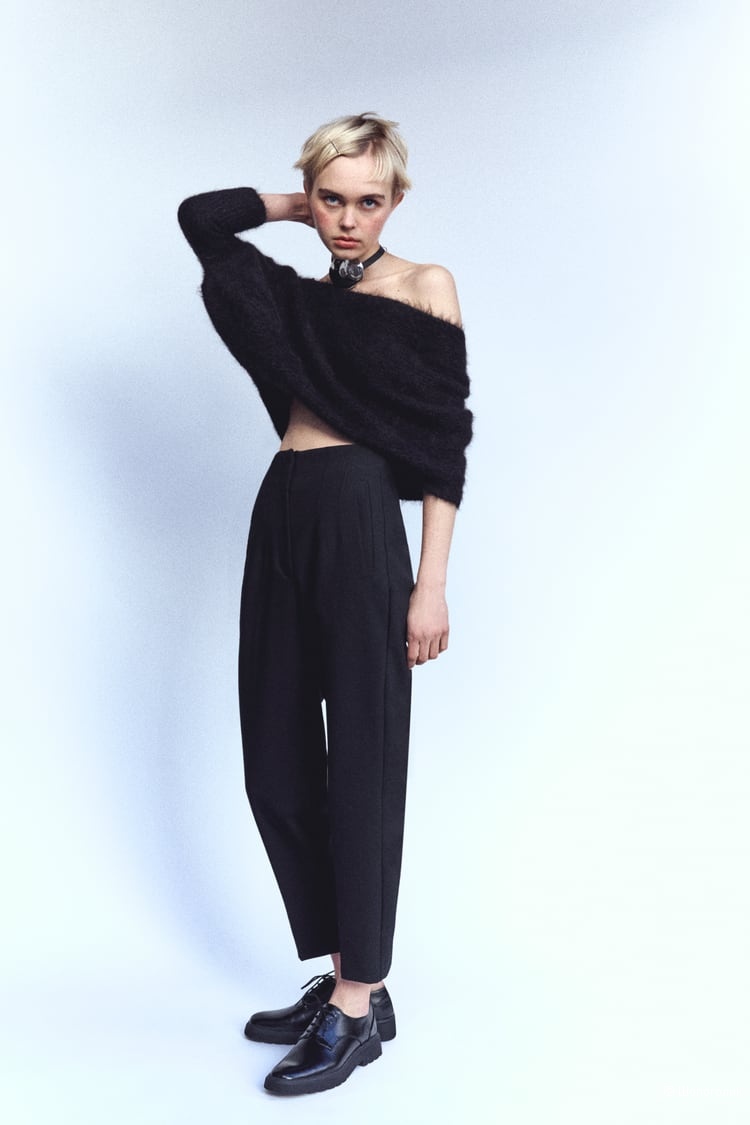 форма сотрудника полиции. формы модели одежды. женская одежда. ношение новой одежды. бракованной вещи женские.