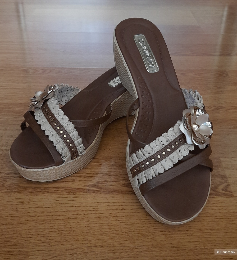 Женские шлепки бренда «AZALEIA»; размер 39,5 - 40