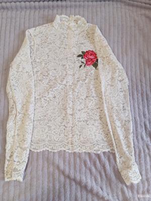 Кружевная водолазка Stradivarius    размер S