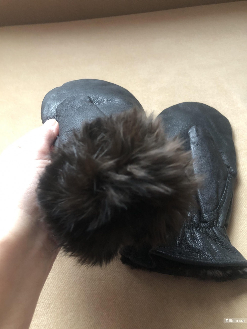 Кожаные меховые варежки , one size .