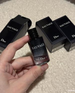 Фирменная миниатюра 10 мл Dior Sauvage edt