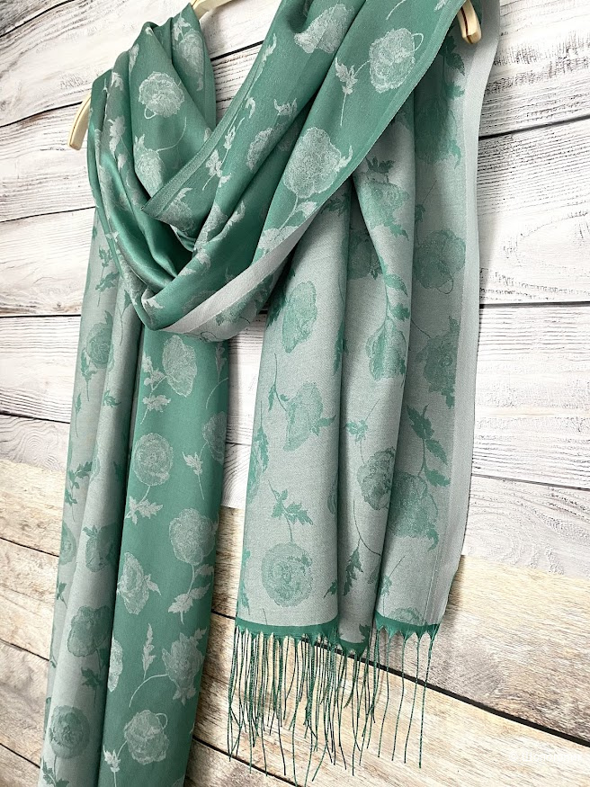 Шарф жаккардовый с бахромой