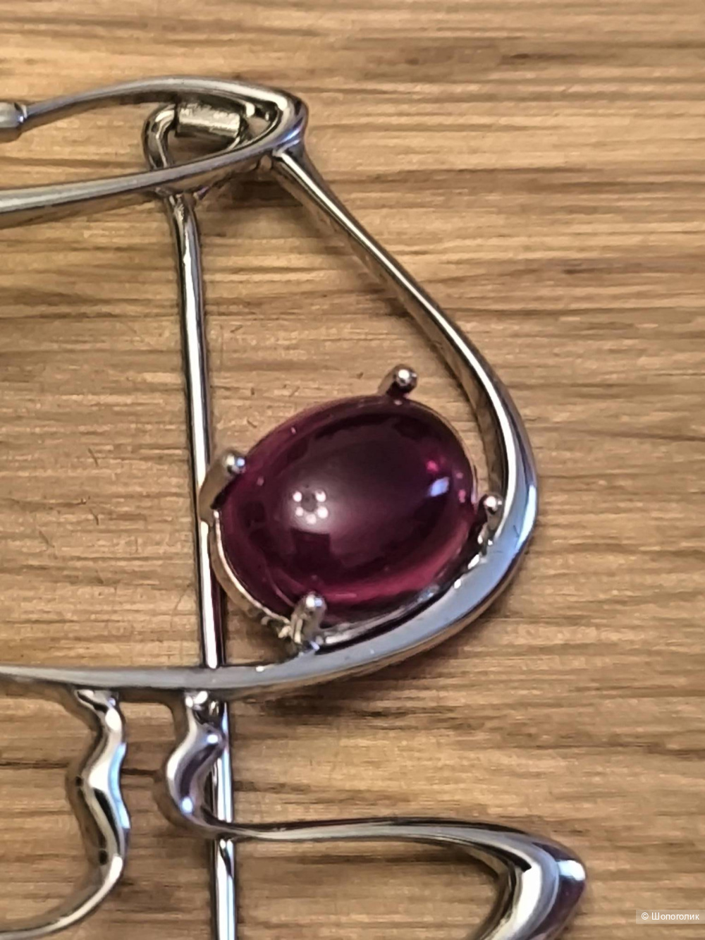 Брошь, серебро 925, корунд.