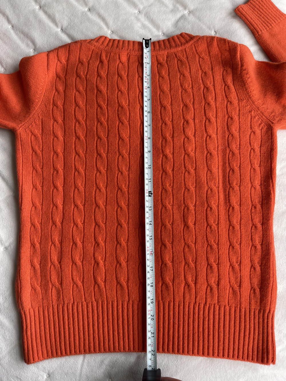 Оранжевый кашемировый свитер в косичку
