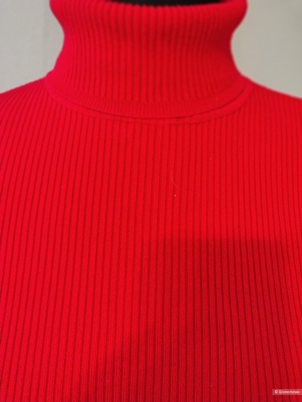 Красная водолазка M&S, размер М-L ( вторая  в подарок)