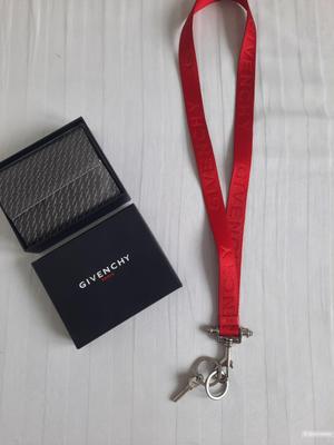 Кулон ключница Givenchy