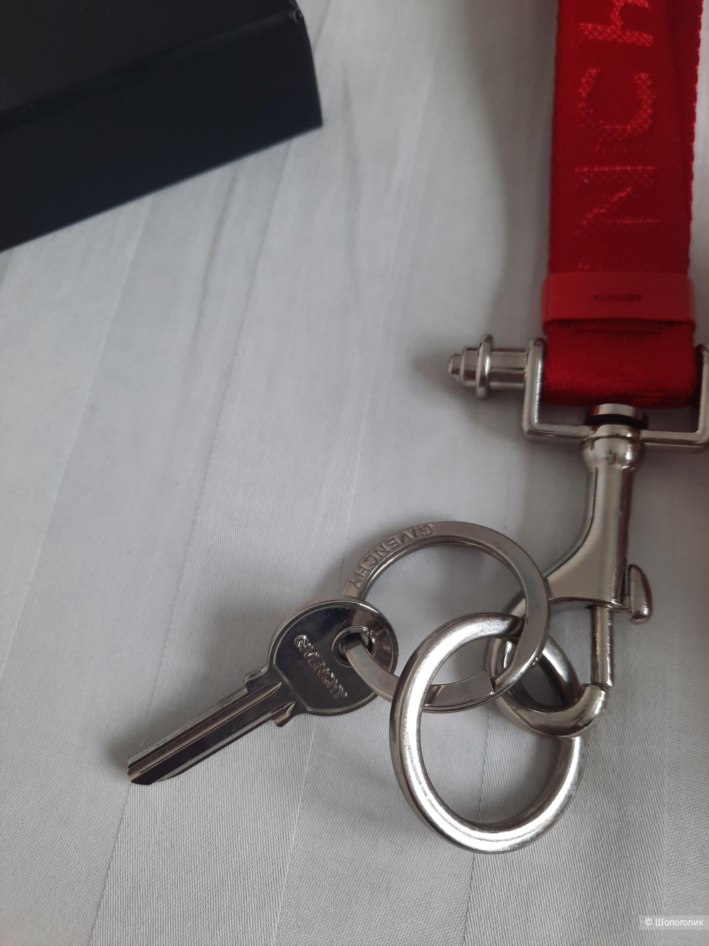 Кулон ключница Givenchy