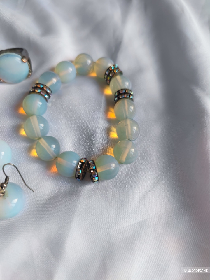 Комплект бижутерии с лунным камнем: браслет, кольцо, серьги