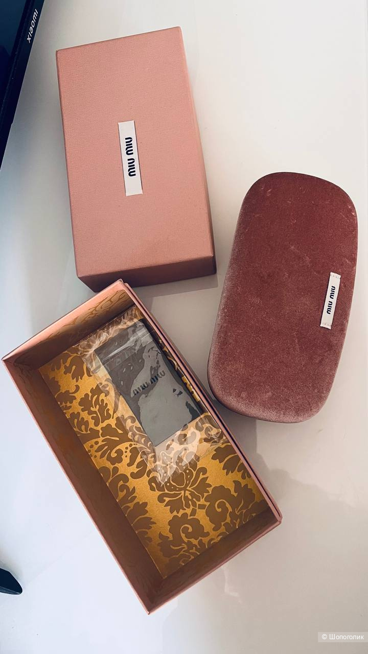 Солнцезащитные очки Miu Miu