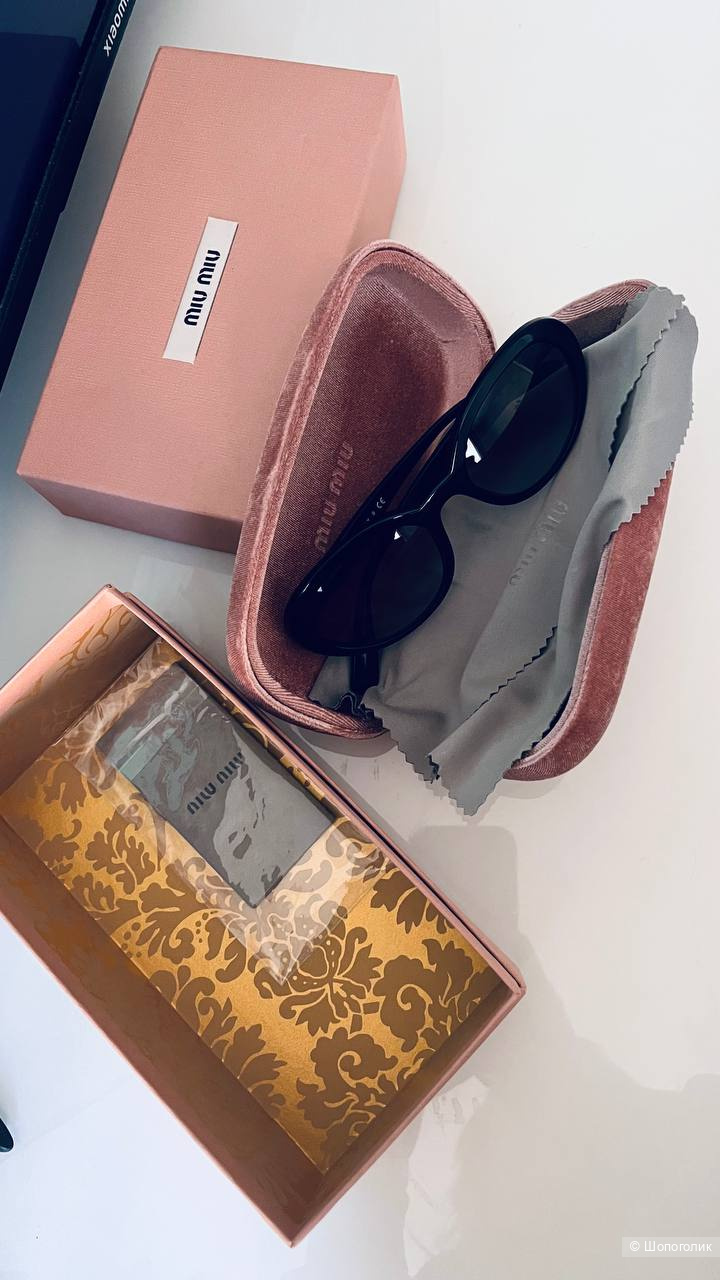 Солнцезащитные очки Miu Miu