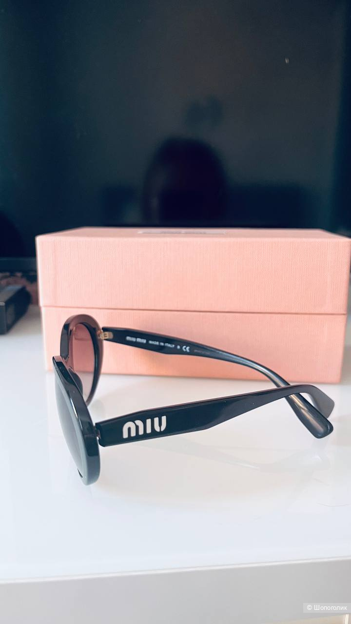 Солнцезащитные очки Miu Miu