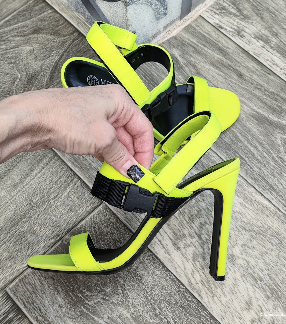 Босоножки Annas 39