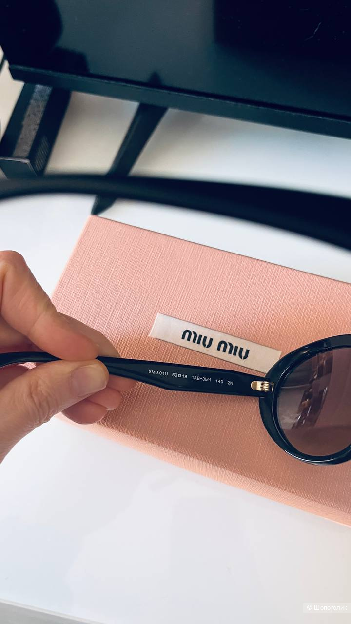 Солнцезащитные очки Miu Miu