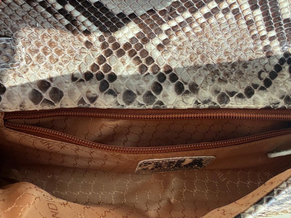 Клатч из кожи питона