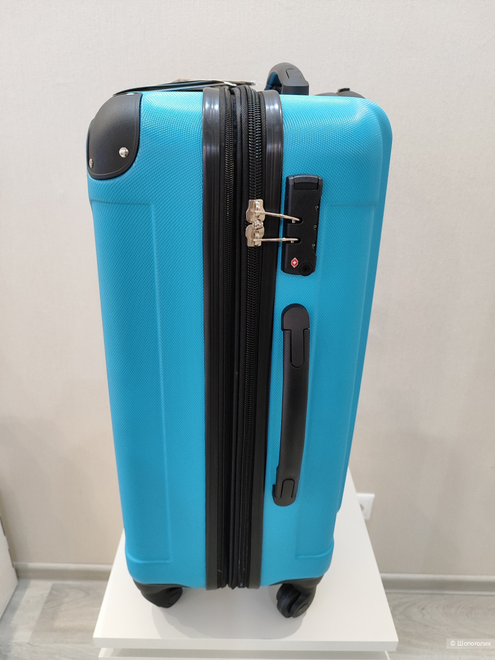 Чемодан Heys  размер М