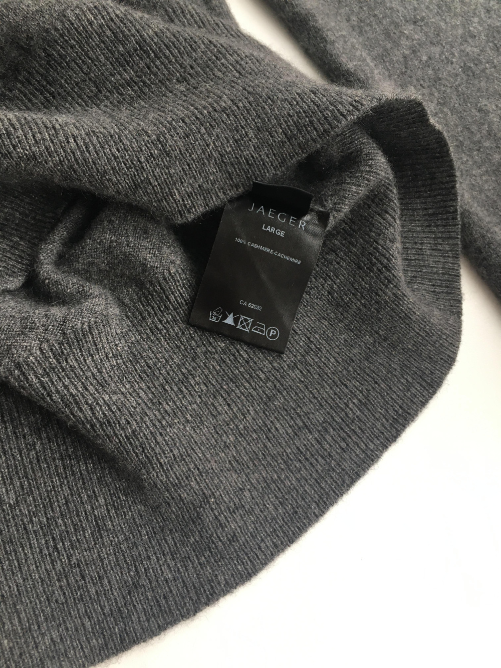 Свитер Jaeger, размер L (XS/S/M)