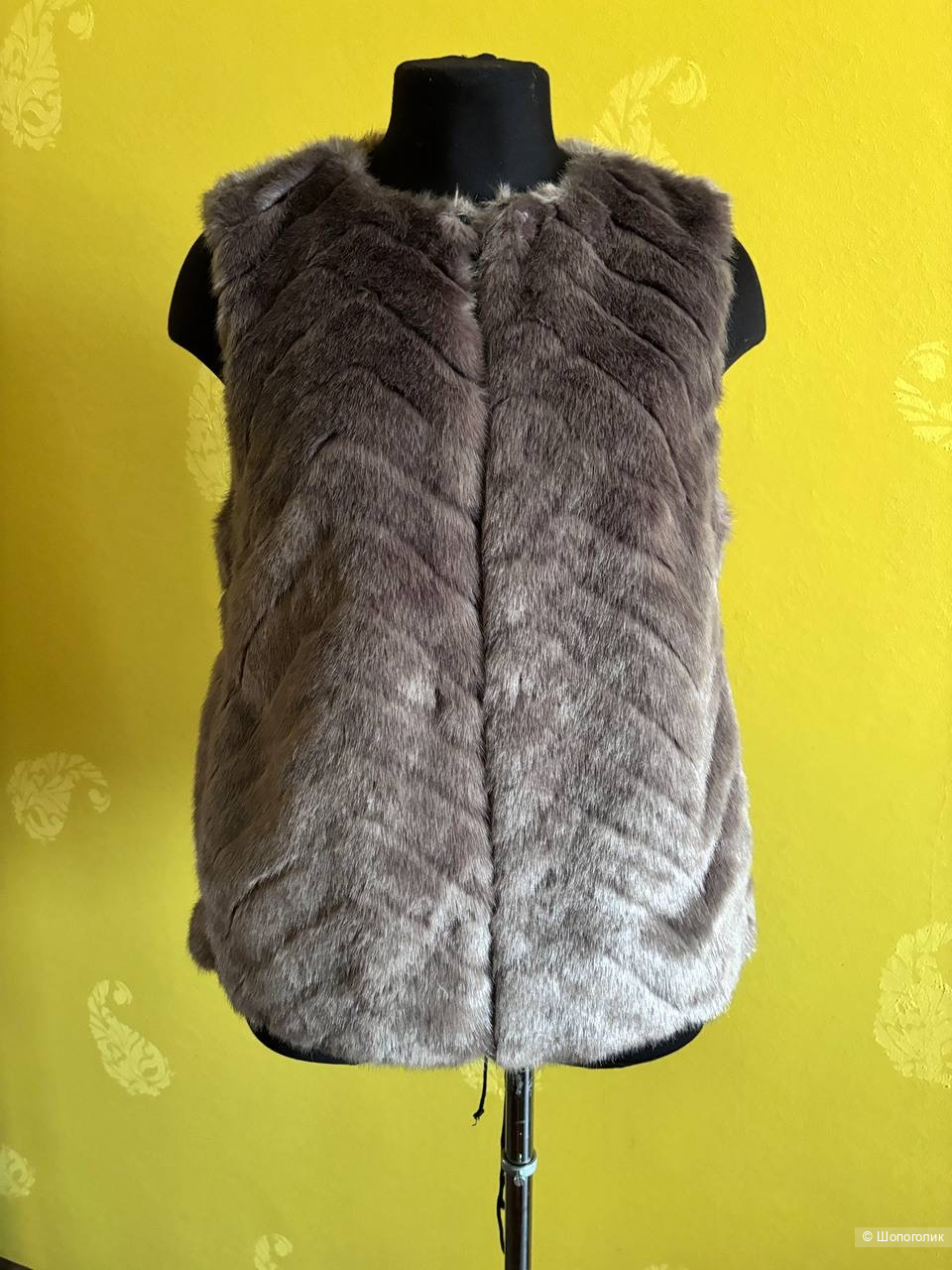 Жилет из экомеха H&M, размер 44/46/48