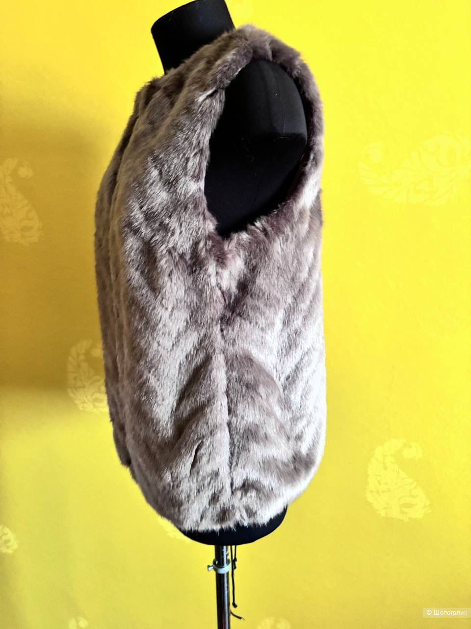 Жилет из экомеха H&M, размер 44/46/48