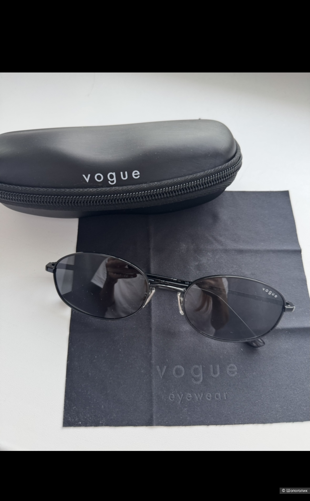 Солнцезащитные очки Vogue