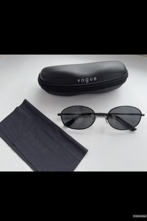 Солнцезащитные очки Vogue