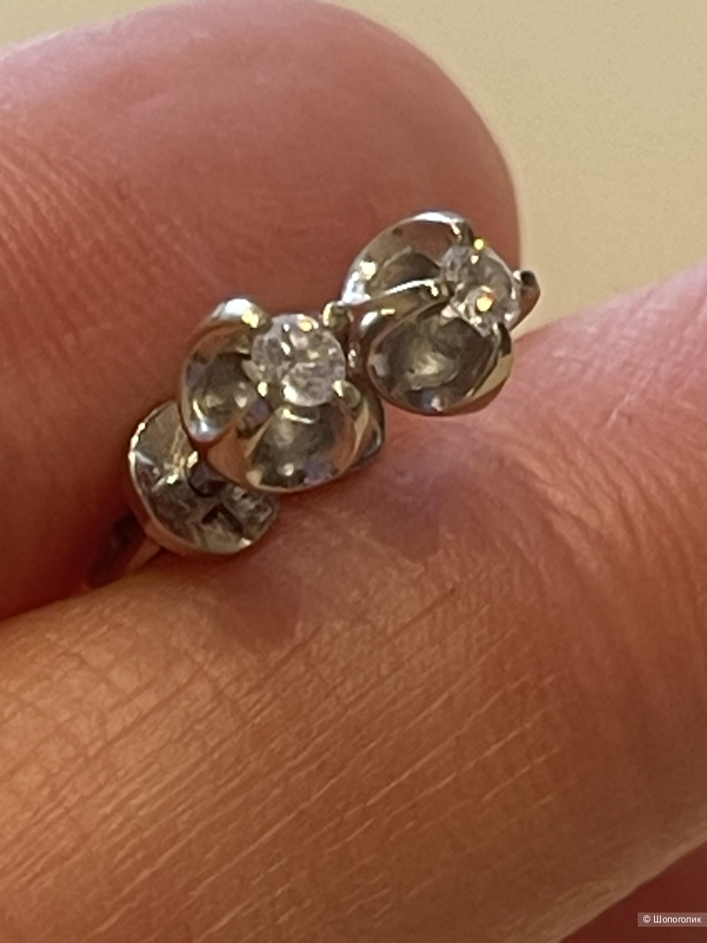 Золотые пусеты с бриллиантами