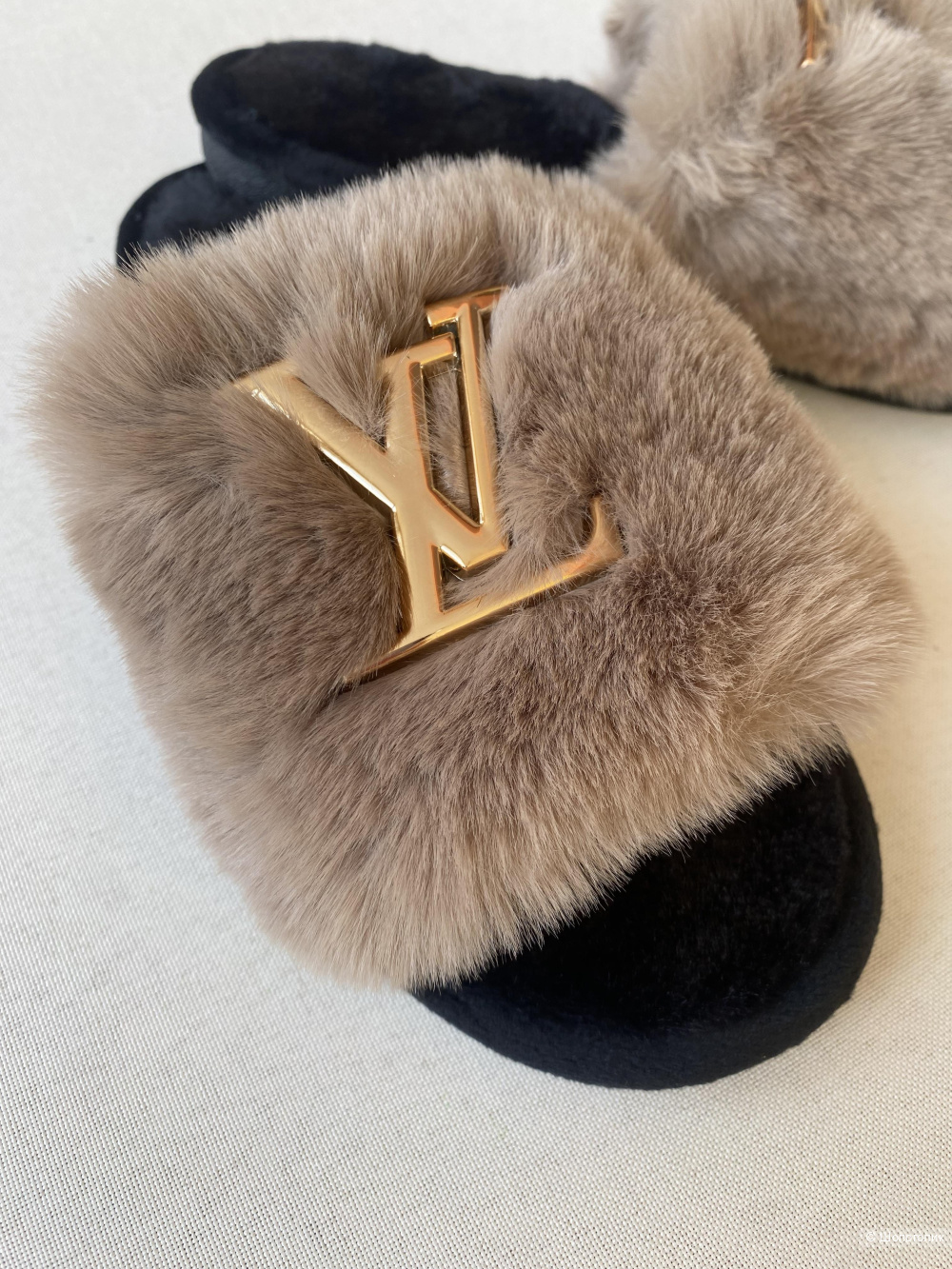 Шлепанцы Louis Vuitton