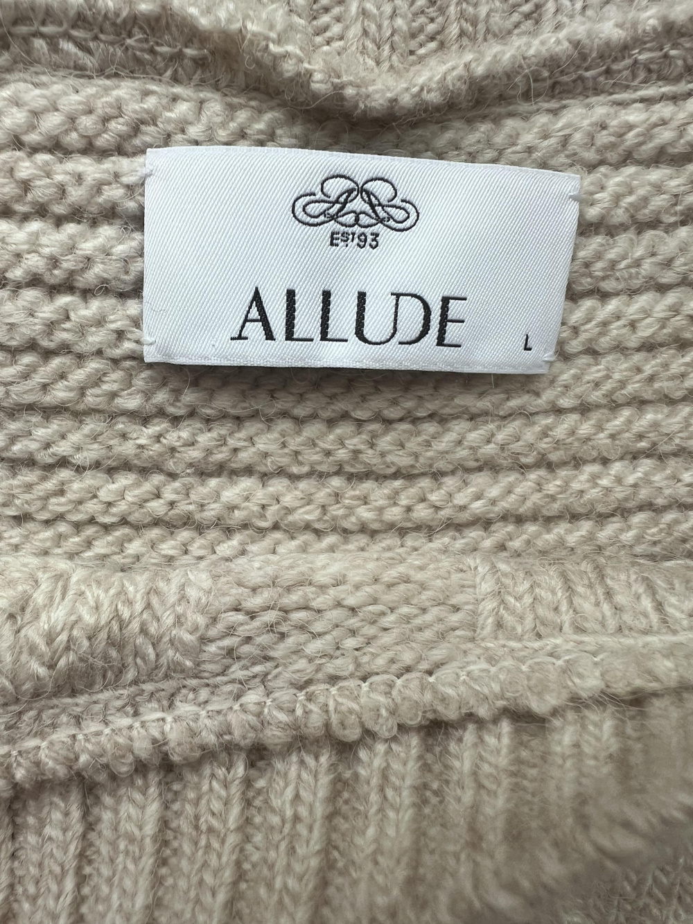 Свитер Allude размер 46-48