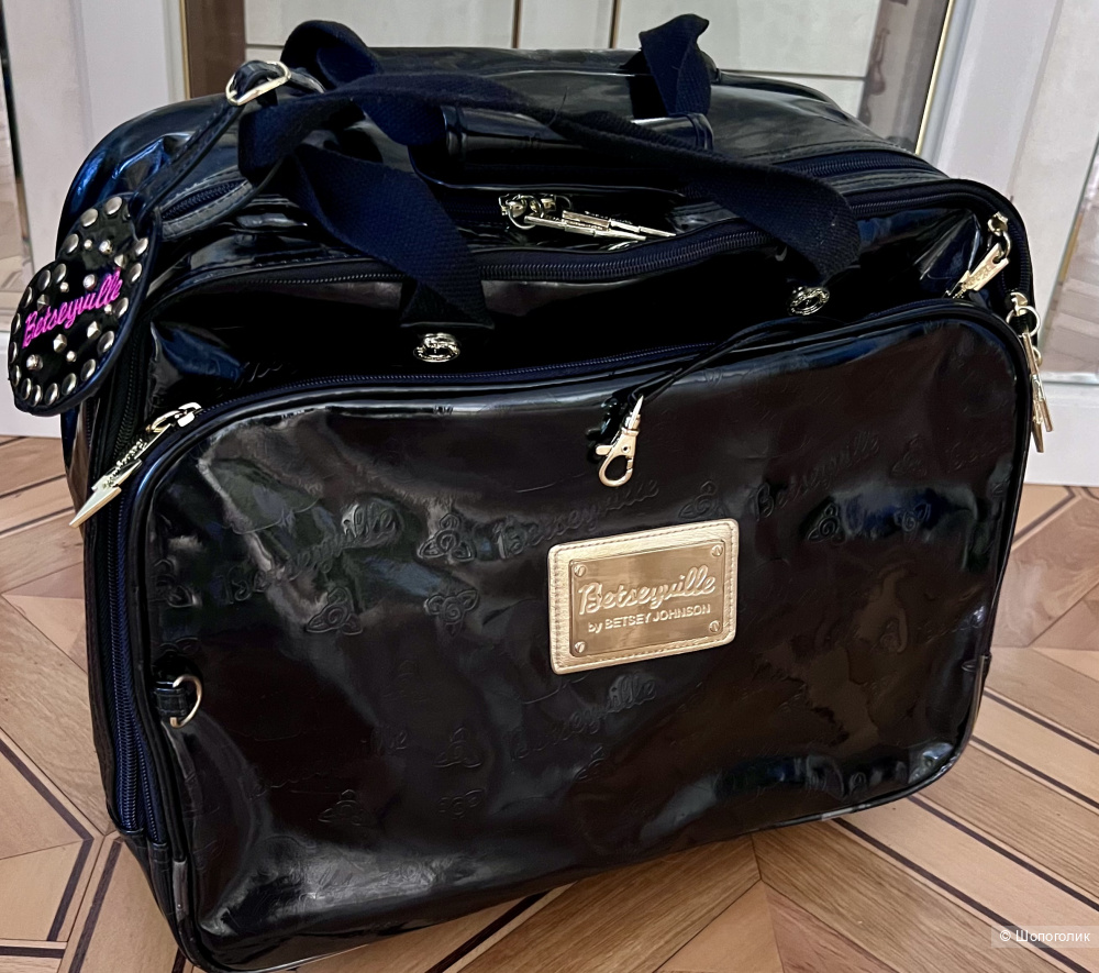 Чемодан-сумка Betsey Johnson