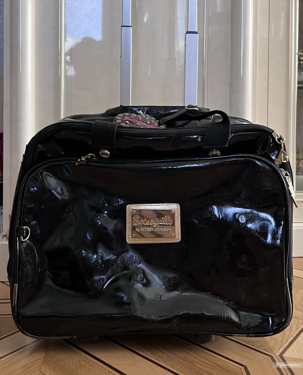 Чемодан-сумка Betsey Johnson