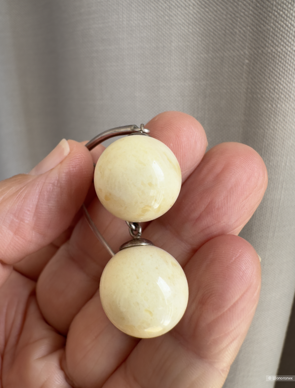 Серьги-шары с белым/молочным янтарем в серебре