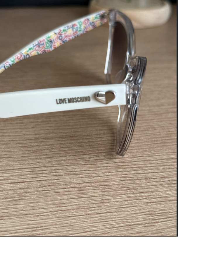 Солнцезащитные очки Love Moschino