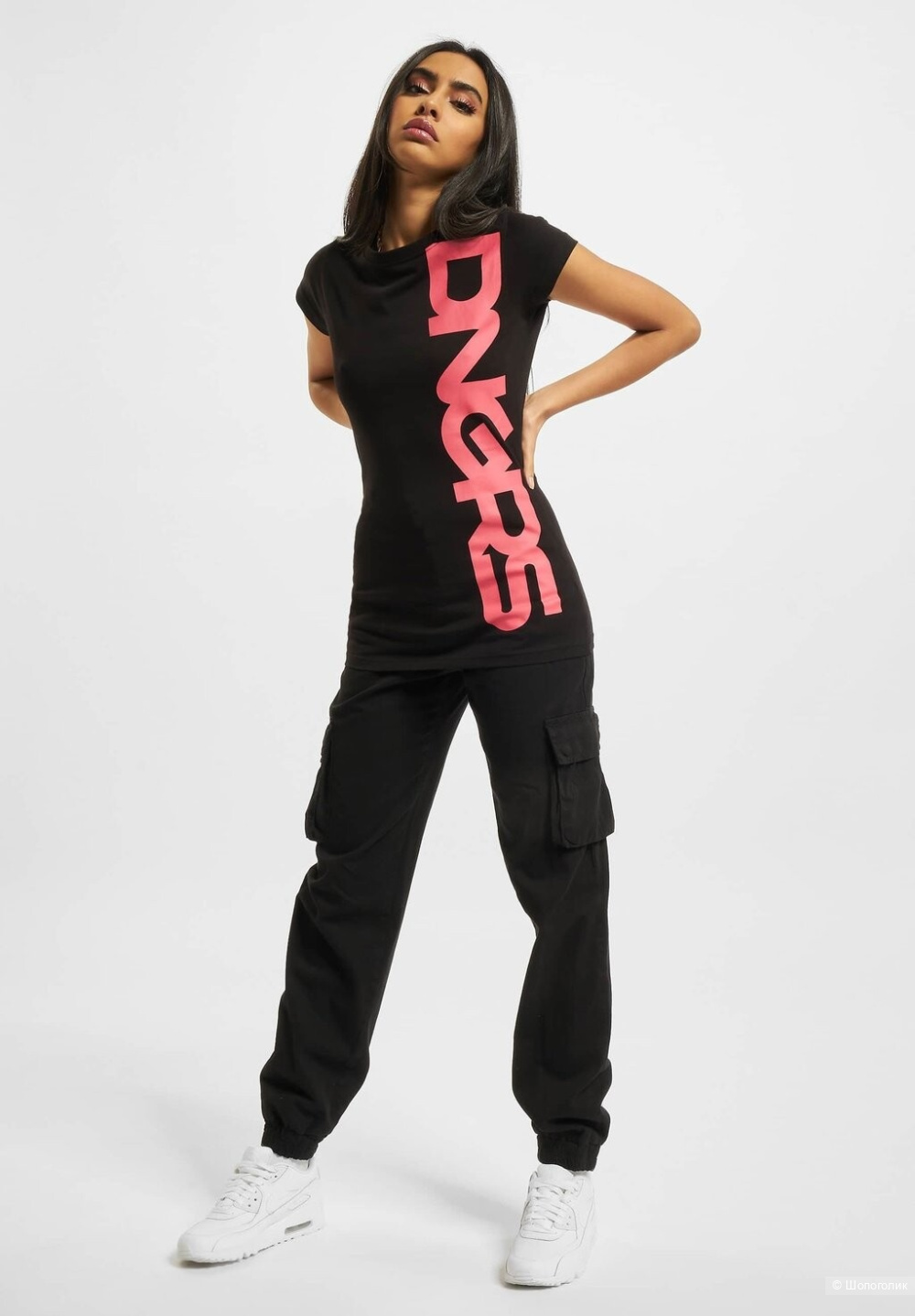 Футболка  Dangerous DNGRS , белая размер S-M.