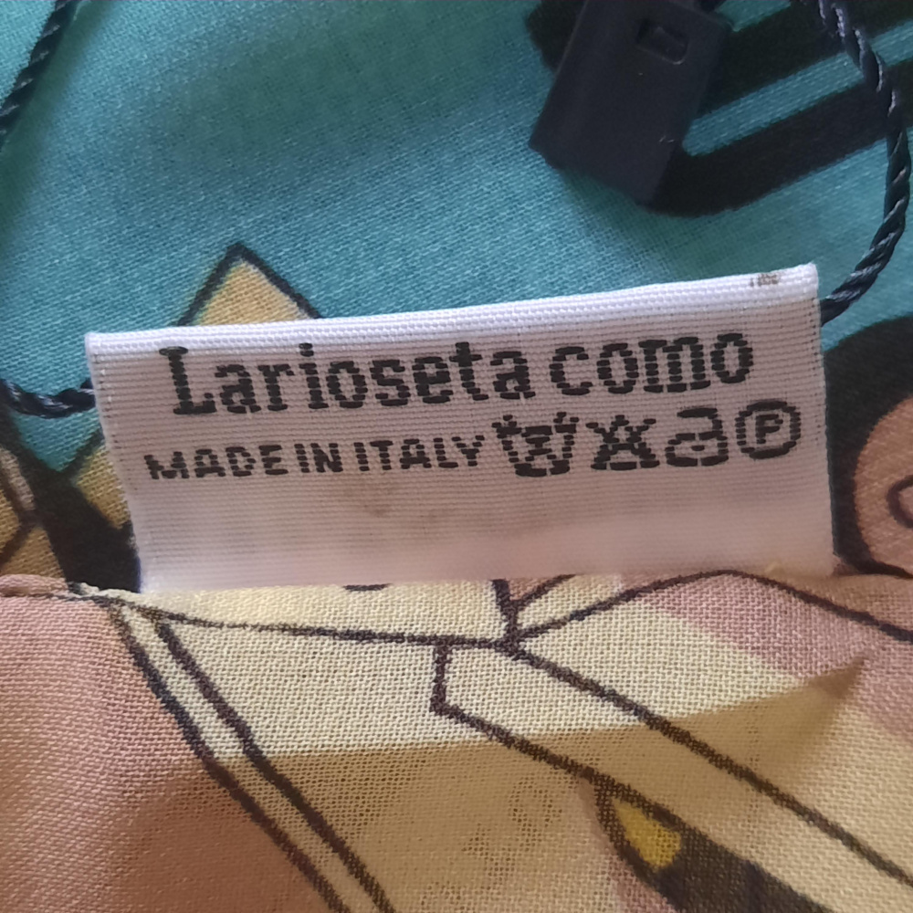 Платок LOVE MOSCHINO , 90 × 90 см.