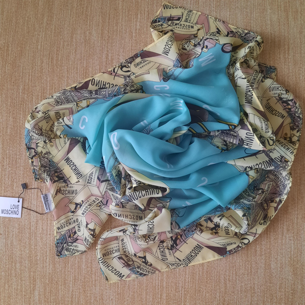 Платок LOVE MOSCHINO , 90 × 90 см.