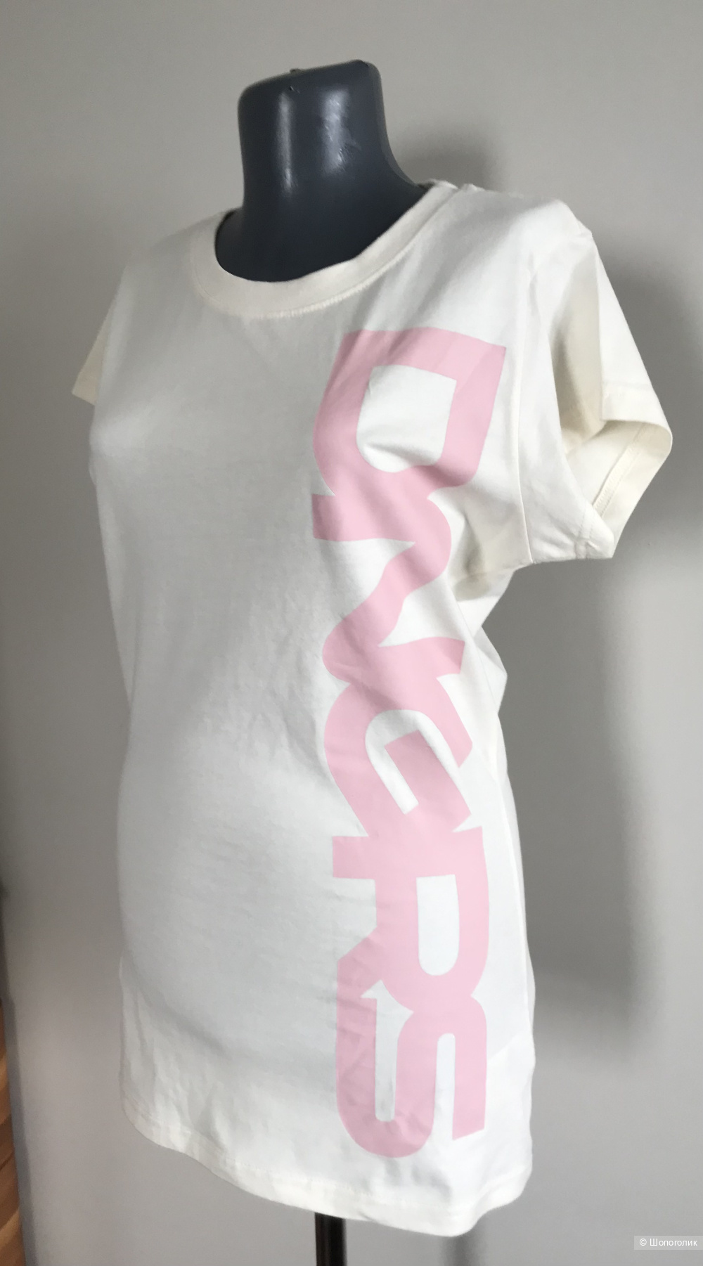 Футболка  Dangerous DNGRS , белая размер S-M.