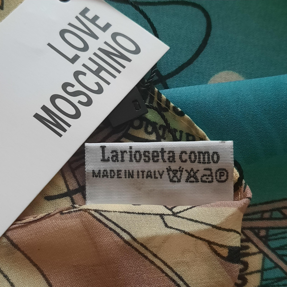 Платок LOVE MOSCHINO , 90 × 90 см.