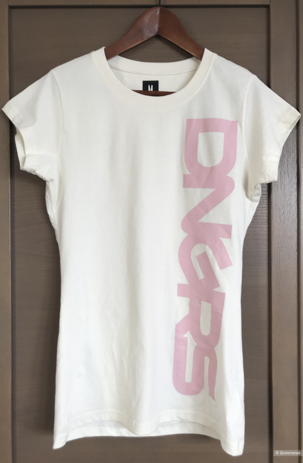 Футболка  Dangerous DNGRS , белая размер S-M.