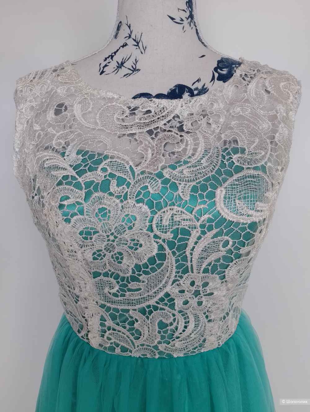 Платье праздничное с кружевом, 42