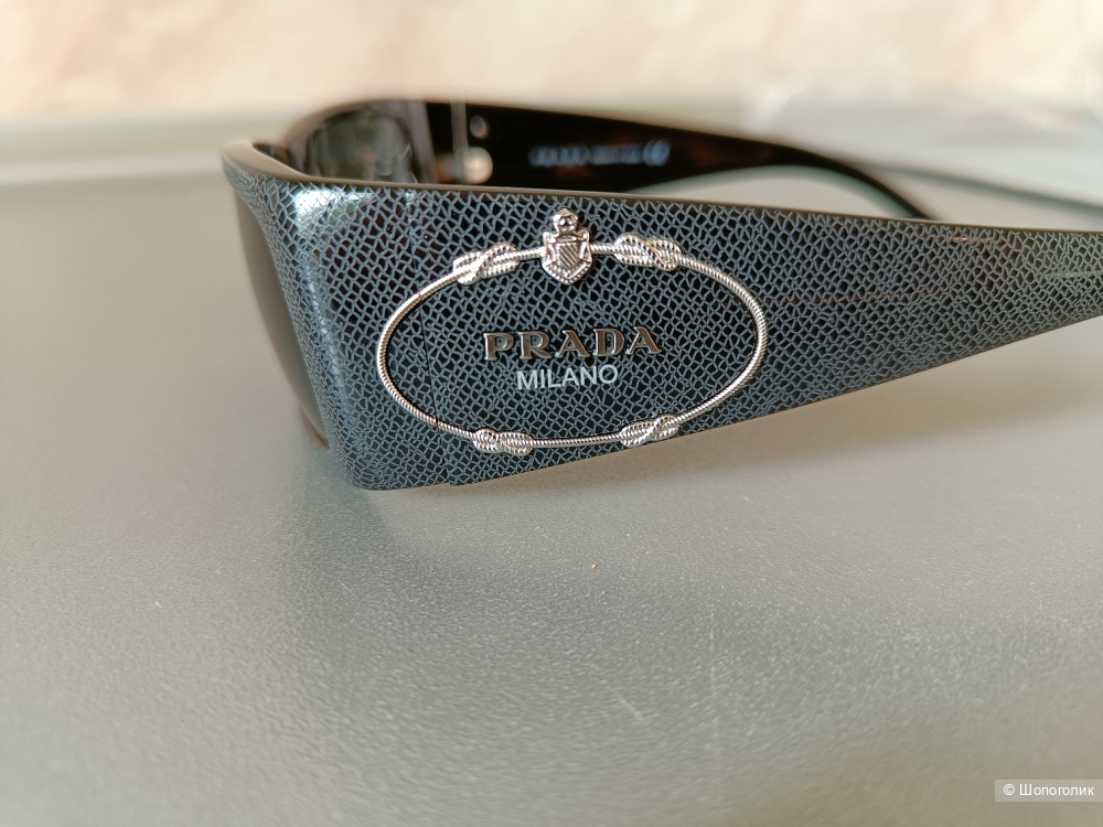 Солнцезащитные очки Prada (строго оригинал!).