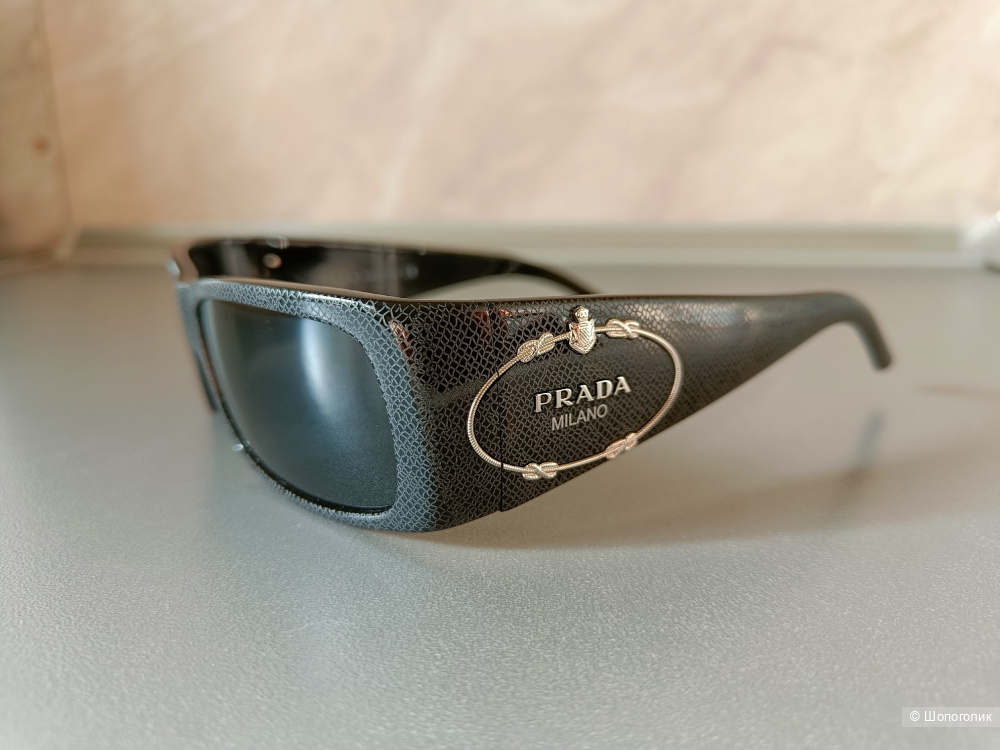 Солнцезащитные очки Prada (строго оригинал!).