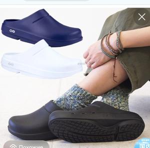 Новые сабо Oofos унисекс размер 42