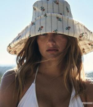 Шляпа Zara текстильная в полоску с цветочками, S