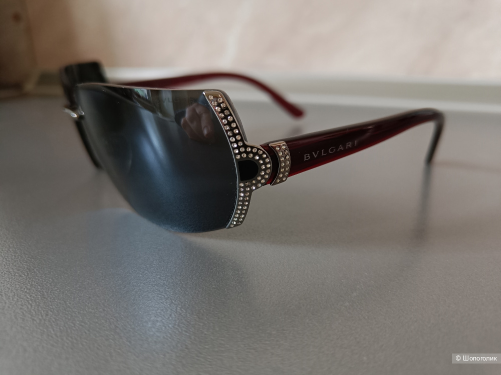 Солнцезащитные очки Bvlgari.