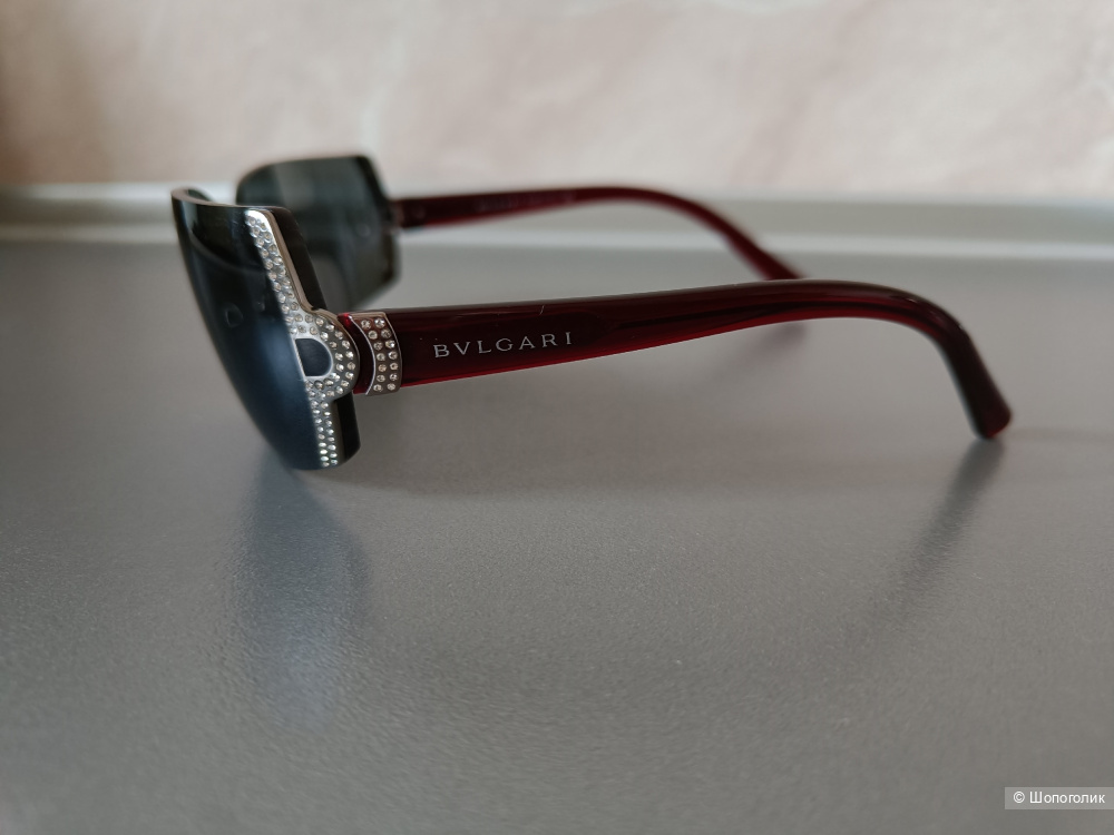 Солнцезащитные очки Bvlgari.